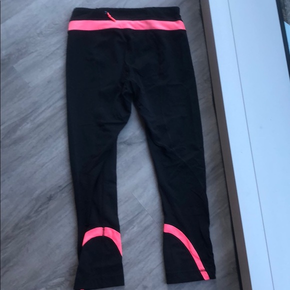 Black lululemon run inspire crop leggings - Picture 2 of 6